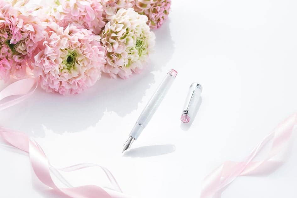 ANCORA 3rd Anniversary “3rd Anniversary Professional Gear Fountain Pen Ranunculus Hermione” Released in Limited Quantities | Press release from PLUS Corporation